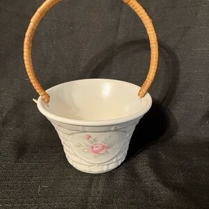Platzgraff Tea rose basket, weave planter, trinket dish w/ rattan handle